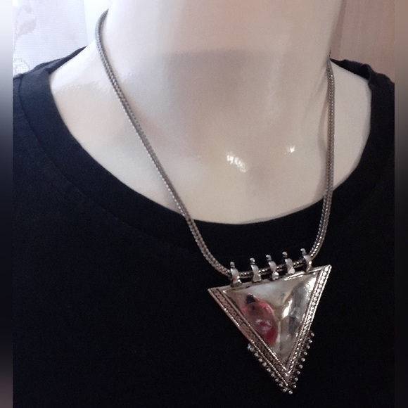 Fantastic 80's V Pendant Choker Set - Picture 8 of 12